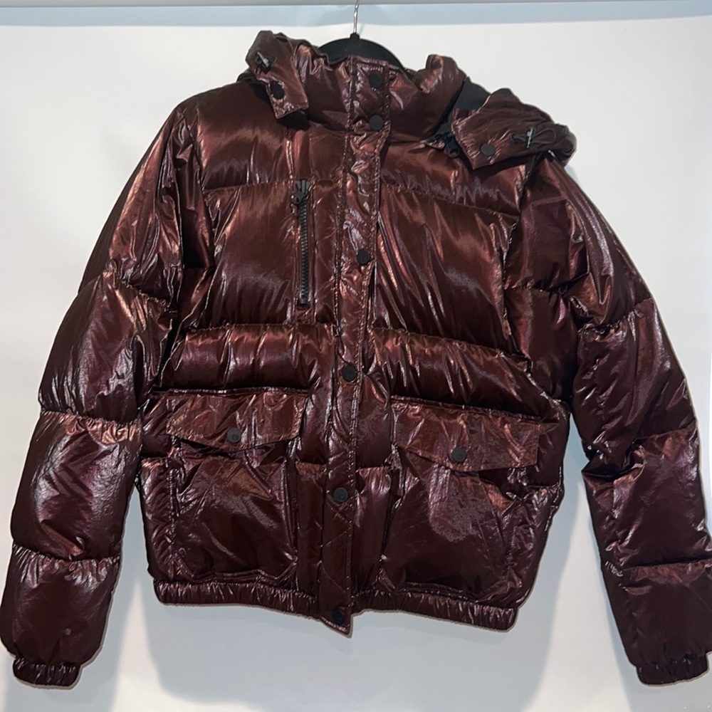 Blanc Noir
Mont Blanc Hooded Puffer Jacket